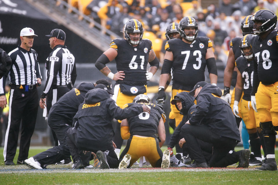 Kenny Pickett left Sunday's Steelers-Jaguars game with a rib injury. (Justin K. Aller/Getty Images)