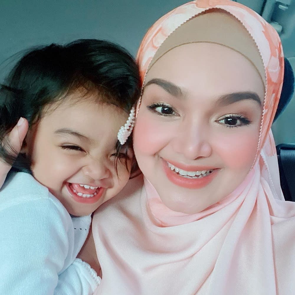 Siti with daughter Aafiyah, who turns two next month was conceived through in-vitro fertilisation. — Picture via Instagram/@ctdk