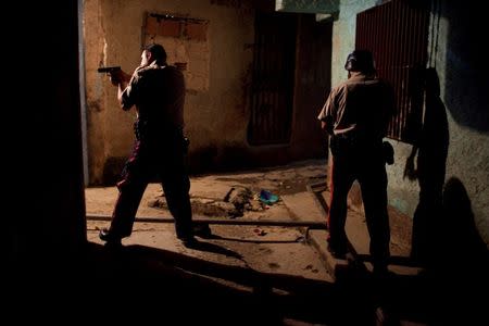 File photo of police patrolling the slum district of Petare in Caracas, Venezuela November 21, 2009. REUTERS/Carlos Garcia Rawlins/File Photo