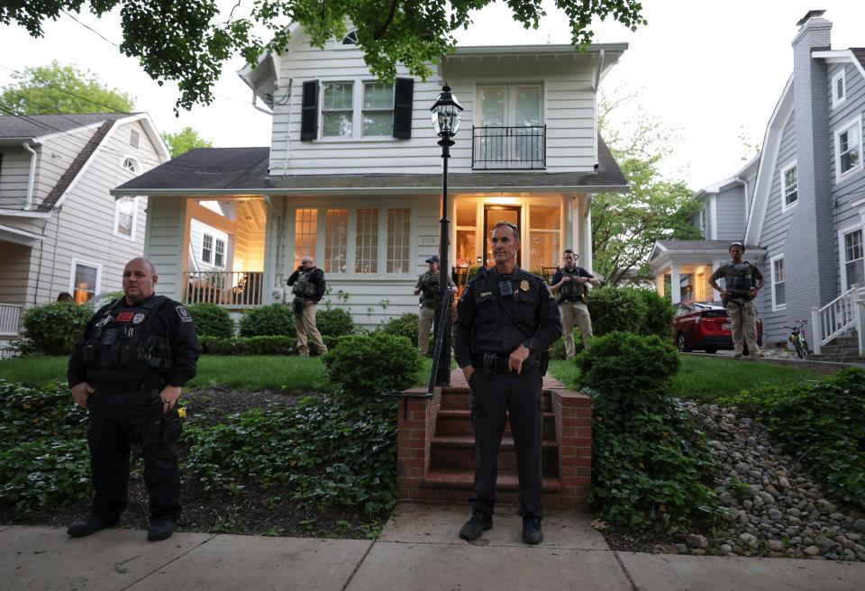 CHEVY CHASE, MARYLAND - MAY 11: Police stand outside the home of U.S. Associate Justice Brett Kavanaugh as abortion-rights advocates protest on May 11, 2022 in Chevy Chase, Maryland. In a leaked initial draft majority opinion obtained by Politico and authenticated by Chief Justice John Roberts, Supreme Court Justice Samuel Alito wrote that the cases Roe v. Wade and Planned Parenthood of Southeastern Pennsylvania v. Casey should be overturned, which would end federal protection of abortion rights across the country. (Photo by Kevin Dietsch/Getty Images) ORG XMIT: 775809796 ORIG FILE ID: 1396766054