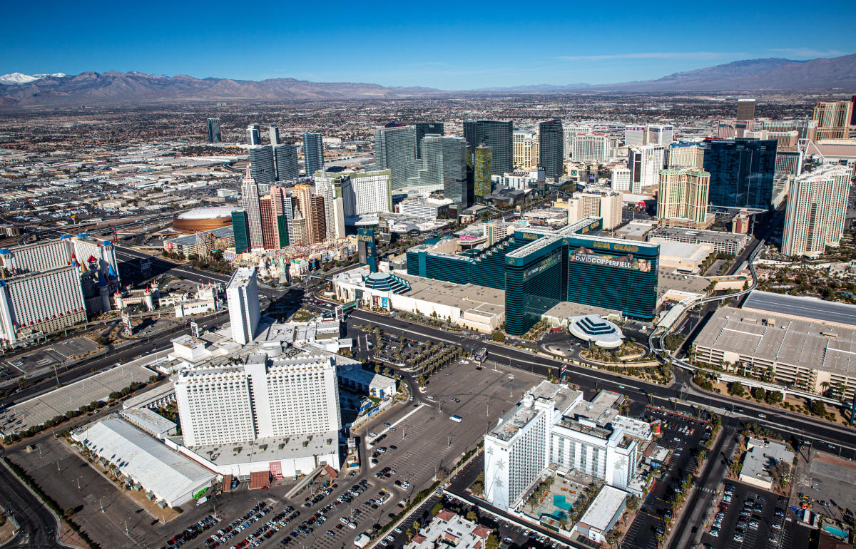 Oakland A's say team is moving to Las Vegas after signing deal to purchase  land for new stadium - CBS News