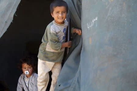 Displaced children, who fled the ancient city of Palmyra after Islamic State fighters took control of the area, stand by their tent in Gazaleh town, north of Homs, Syria June 3, 2015. REUTERS/Omar Sanadiki