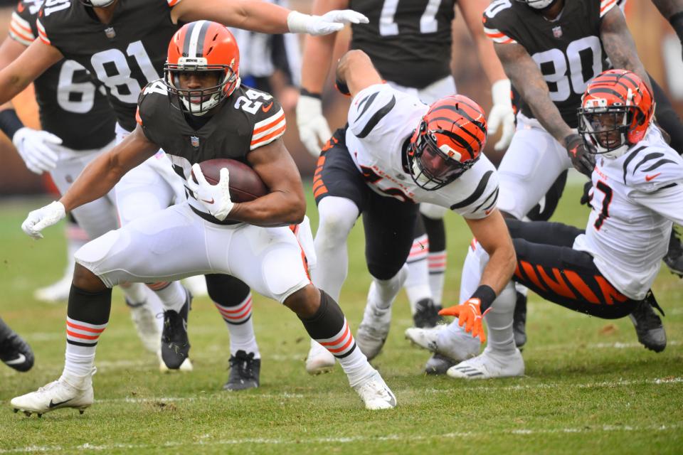 Cleveland Browns running back Nick Chubb (24) rushes against the Cincinnati Bengals during the first half of an NFL football game, Sunday, Jan. 9, 2022, in Cleveland. (AP Photo/David Richard)