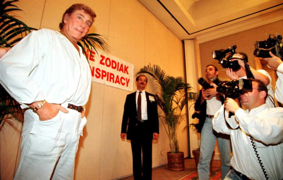 SANTA MONICA, UNITED STATES:  Bob Guccione (L), Penthouse magazine publisher, poses for photographer 06 March in Santa Monica, California, during a rare promotional appearance to introduce his lastest film project 