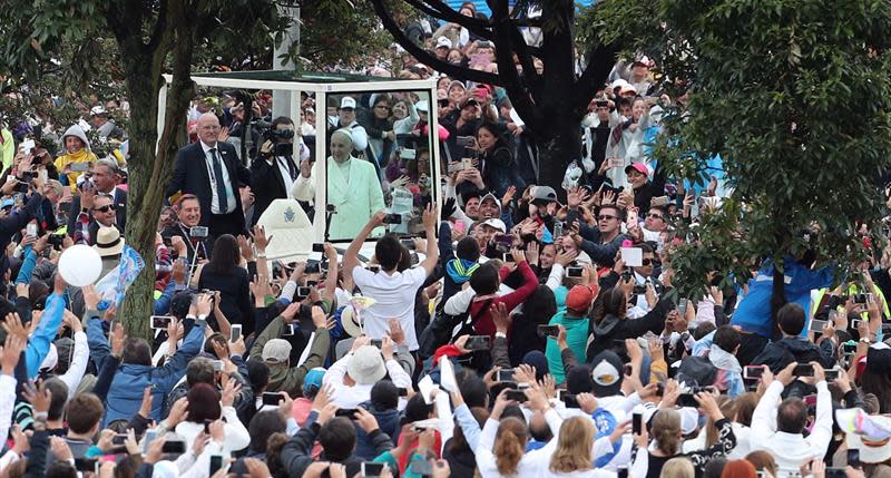 FOTOS: El Papa y su primer gran evento de masas en Colombia