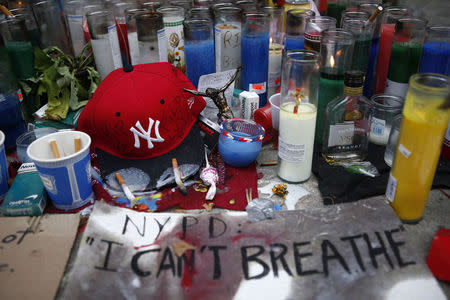 Candles are seen at the memorial of Eric Garner in Staten Island, New York, July 21, 2014. REUTERS/Eduardo Munoz