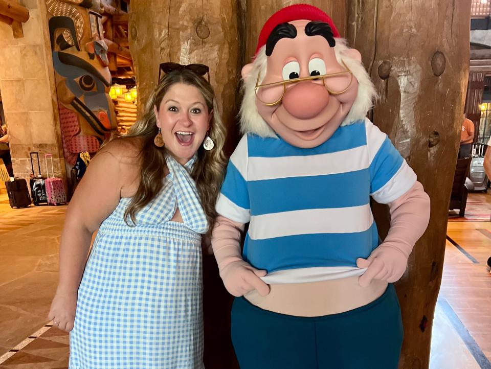 terri posing with smee from peter pan at disney world