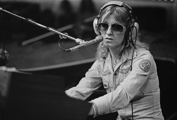 Christine McVie is seen at a Fleetwood Mac recording session at a studio in New Haven, Connecticut, in <a href="https://parade.com/living/october-holidays-observances/" rel="nofollow noopener" target="_blank" data-ylk="slk:October;elm:context_link;itc:0;sec:content-canvas" class="link ">October</a> 1975.<p>Fin Costello/Redferns/Getty Images</p>