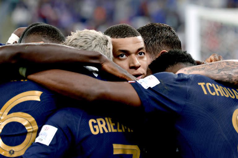 DOHA, QATAR - NOVEMBER 26: Kylian Mbappe of France celebrates 2-1 with Antoine Griezmann of France, Aurelien Tchouameni of France  during the  World Cup match between France  v Denmark at the Stadium 974 on November 26, 2022 in Doha Qatar (Photo by Eric Verhoeven/Soccrates/Getty Images)