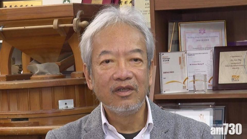 香港餐飲聯業協會會長黃家和亦成「受害者」，他在電台透露近日到中環一間剛完成裝修的「大學中餐廳」與友人用膳時遇到不禮貌對待，期間捉住一名「嬉皮笑臉」的經理教訓10分鐘，批評對方趕客，「我擺緊錢落你袋」。