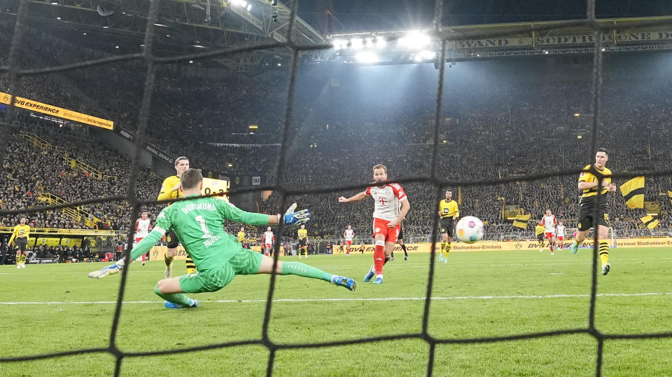 Bayern's Harry Kane scores the third goal against Dortmund's goalkeeper Gregor Kobel during the German Bundesliga soccer match between Borussia Dortmund and Bayern Munich in Dortmund, Germany, Saturday, Nov. 4, 2023. (AP Photo/Martin Meissner)