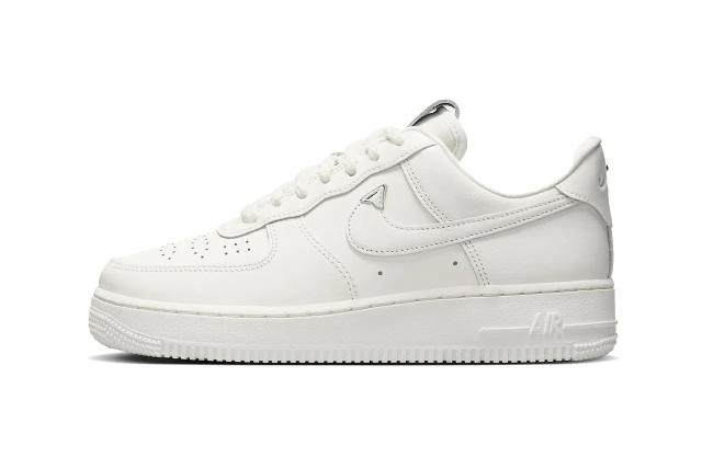 Nike Air Force 1 2.0 登場：在全白版本上加入微妙變化，帶來