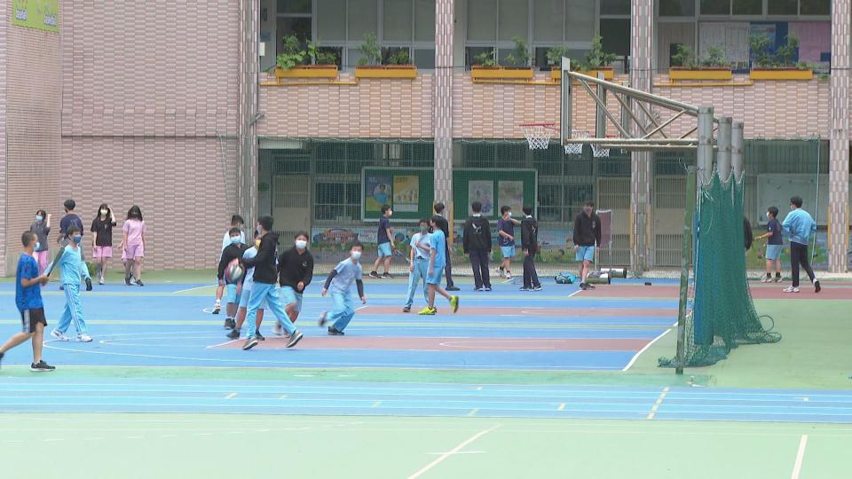 今起校園內師生免「週週快篩」。（資料畫面）