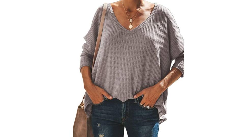 iGENJUN Women's Casual V-Neck Off-Shoulder Batwing Sleeve Pullover. (Image via Amazon)