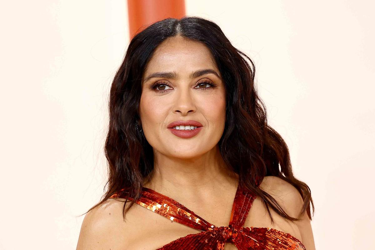 Salma Hayek Wore Ankle-Breaking Shoes With Katie Holmes' Go-To Bag Trend
