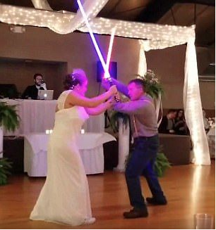 Boda al estilo ¿Star Wars? Pareja sorprendió con su baile nupcial