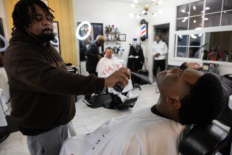 Wayne “Paper Kutz” Threets adds the final touches to Grant High School student Amiere Lewis’ shave at HAIRitage Salon last month in Sacramento. Paul Kitagaki Jr./pkitagaki@sacbee.com