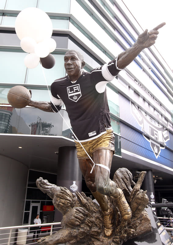 LOS ANGELES, CA - JUNE 04: The Earvin 'Magic' Johnson statue is dressed in a Los Angeles Kings jersey outside Staples Center before the Kings take on the New Jersey Devils in Game Three of the 2012 Stanley Cup Final on June 4, 2012 in Los Angeles, California. (Photo by Christian Petersen/Getty Images)