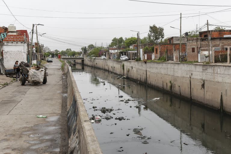 En algunas zonas la gente aún vive en la miseria absoluta y en medio de un desastre ambiental