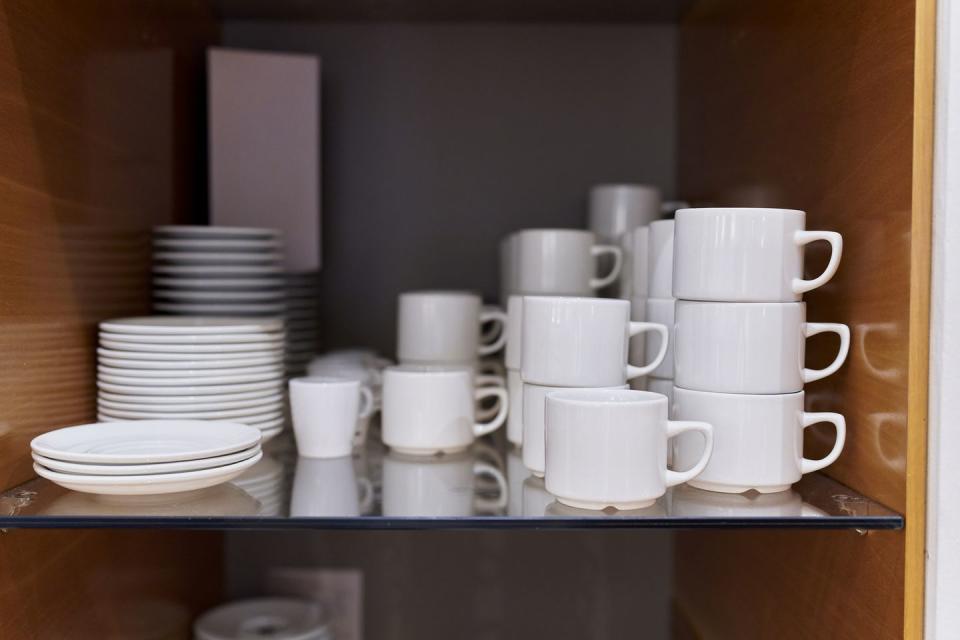 how to organize kitchen cabinets stackable mugs