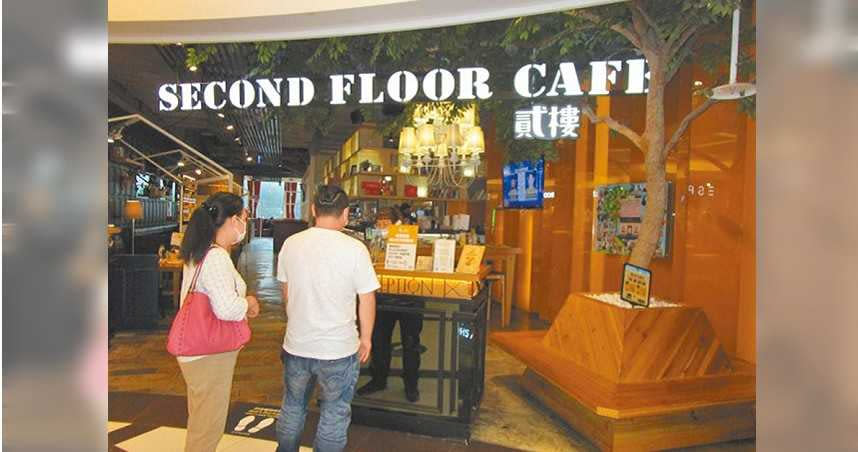 「貳樓」南港店的美式咖啡被抽檢出大腸桿菌超標，已裁處3萬元，並第一時間改善。（圖／台北市法務局提供）