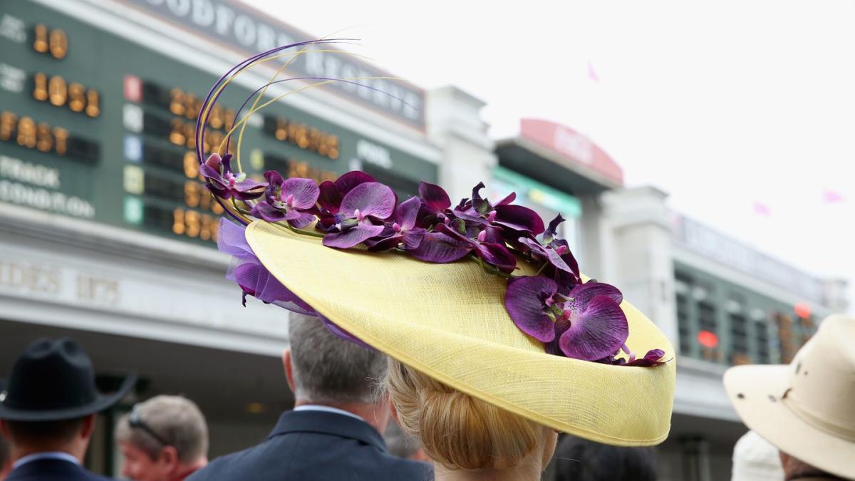 Where to Get Oversized Giant Sun Hat Like Candiace Dillard Bassett