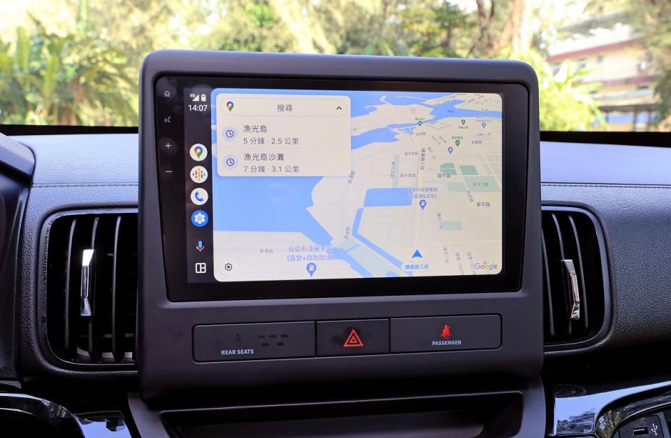 9吋觸控式多媒體影音主機可支援無線Apple CarPlay/無線Android Auto雙系統連結功能，這點倒是令人相當驚訝。