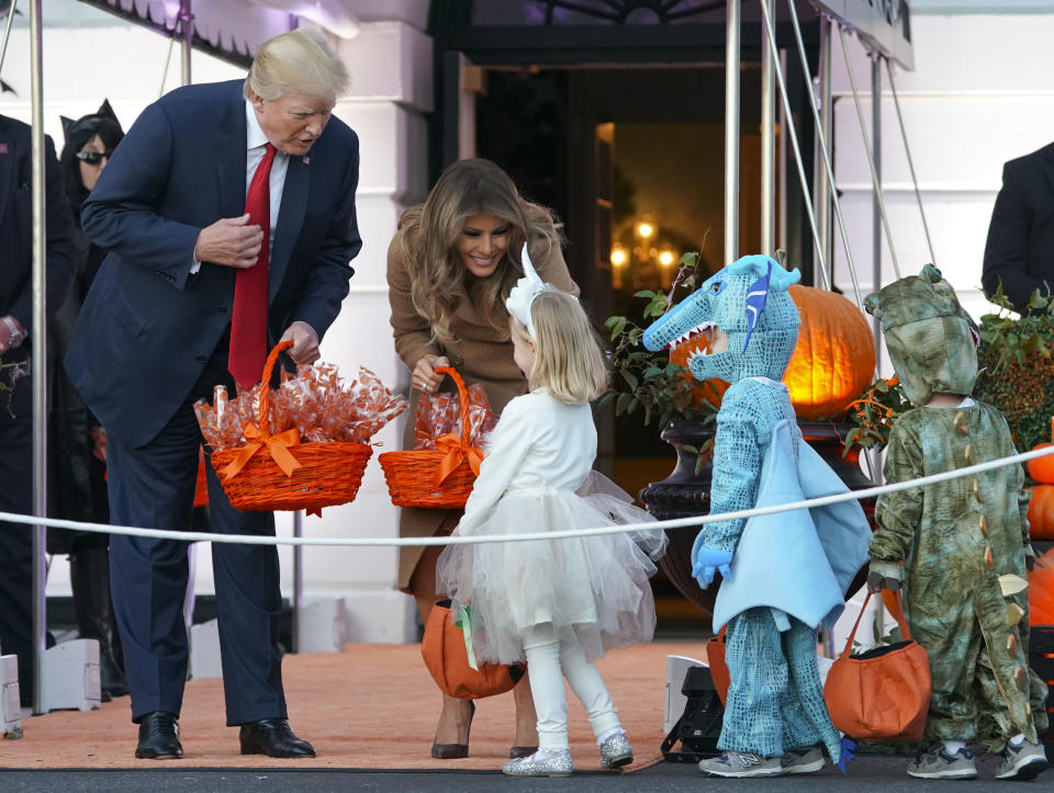 <p>President Donald Trump and first lady Melania Trump hand out treats as they welcome children from the Washington area and children of military families to trick-or-treat celebrating Halloween at the South Lawn of the White House in Washington, Oct. 30, 2017. (Photo: Pablo Martinez Monsivais/AP) </p>