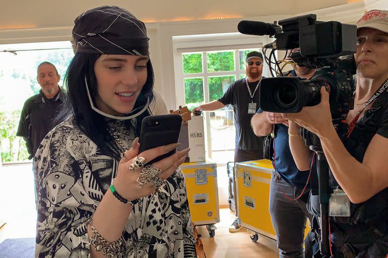 La cantante mientras filma su documental Billie Eilish: The World’s a Little Blurry