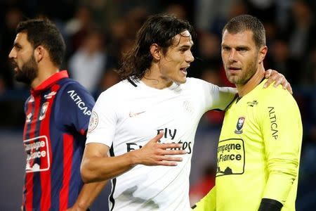 Football Soccer - Caen v Paris Saint Germain - French Ligue 1 - Michel d'Ornano stadium in Caen, France - 16/09/16. Paris' Edinson Cavani (C) talks to Caen's goalkeeper Remy Vercoutre after scoring his fourth goal. REUTERS/Charles Platiau