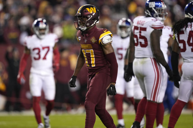 Washington Commanders wide receiver Terry McLaurin (17) runs