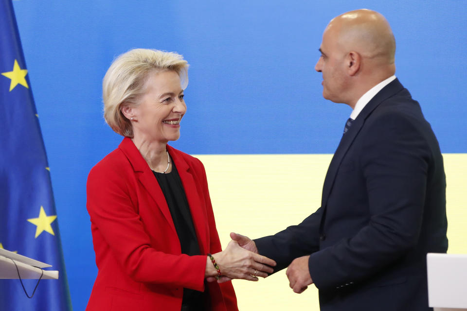 European Commission President Ursula von der Leyen, left and North Macedonia's Prime Minister Dimitar Kovacevski, right, shake hands after their joint news conference at the Government building in Skopje, North Macedonia, on Monday, Oct. 30, 2023. The President of the European Commission, Ursula von der Leyen started her four-day visit to the Western Balkans in North Macedonia, a tour that includes Kosovo, Montenegro, Serbia, and Bosnia and Herzegovina. (AP Photo/Boris Grdanoski)