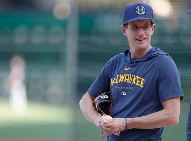 I Look Good Craig Counsell GIF by Milwaukee Brewers - Find & Share
