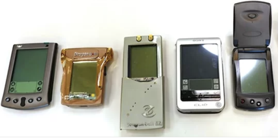 Palm 以及Motorola推出的PDA Phone產品，很多都安裝了龍珠晶片