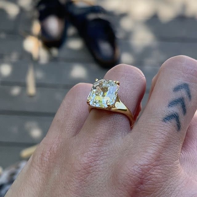 Kate Upton's Round Cut Diamond Ring