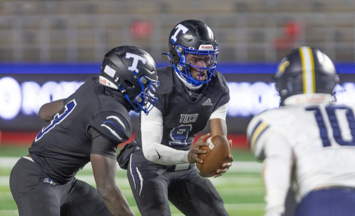 Passaic Tech’s Ma’Kao Taylor chands off to Trashon Dye in second half action. Toms River North football defeats Passaic Tech 23-13 in NJSIAA Group 5 Football Championship at Rutgers University on November 27, 2023.