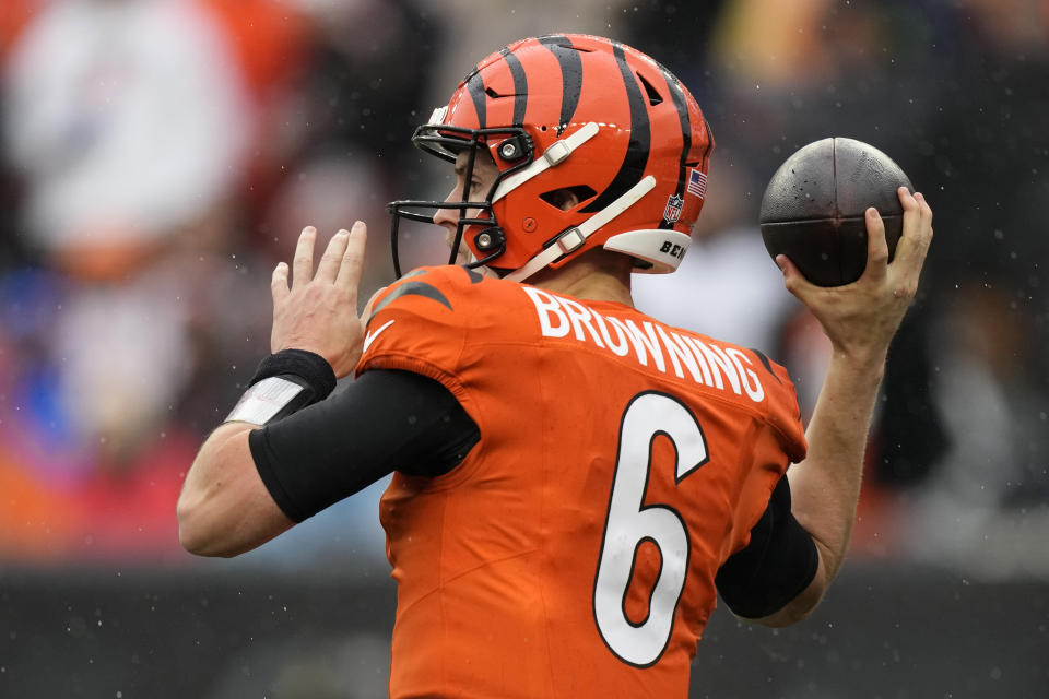 Cincinnati Bengals quarterback Jake Browning (6) throws a pass during the first half of an NFL football game against the Pittsburgh Steelers in Cincinnati, Sunday, Nov. 26, 2023. (AP Photo/Carolyn Kaster)