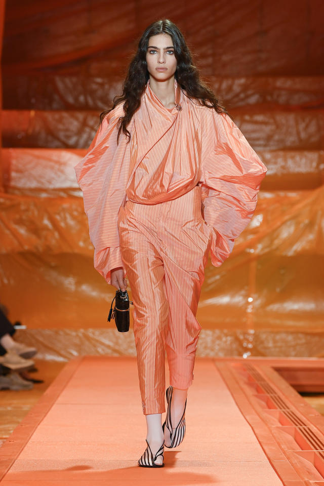 Louis Vuitton Spring 2022 Ready-to-Wear at Paris Fashion Week, Photos –  Footwear News