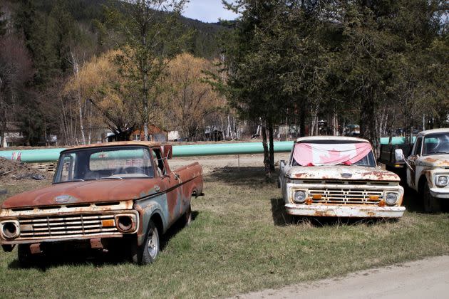 Construction of the Trans Mountain Pipeline runs through in a neighborhood in Vavenby, B.C. (Photo: Aaron Hemens for HuffPost)