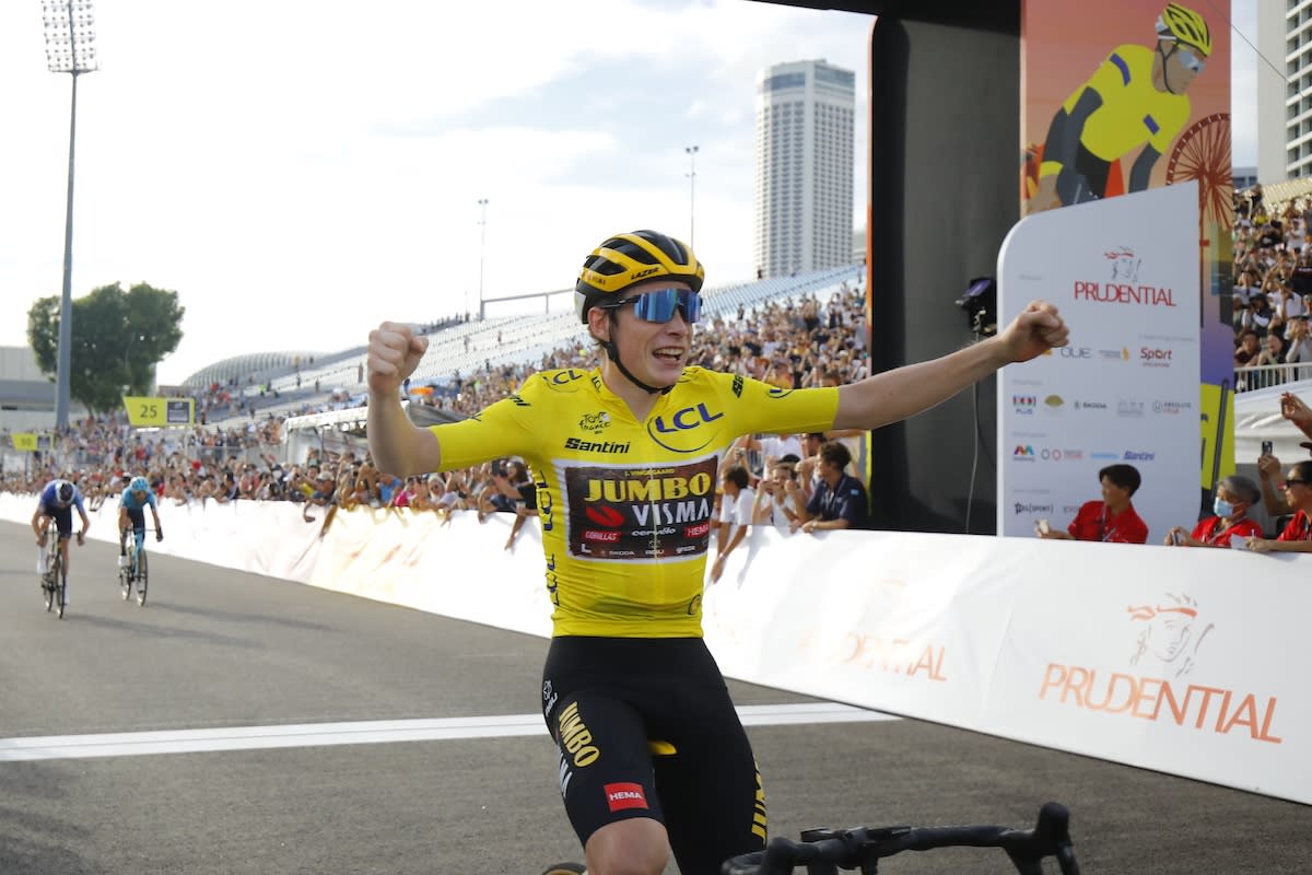 Jonas Vingegaard raises his hands in triumph as he crosses the line to win the inaugural Tour de France Prudential Singapore Criterium race. (PHOTO: Tour de France Prudential Singapore Criterium)