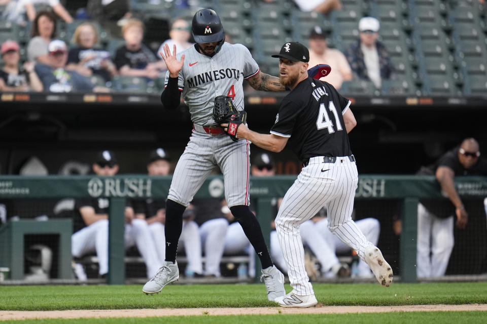 Chicago White Sox pitcher Chad Kuhl (41) catches Minnesota Twins' Carlos Correa in between bases and tags him out during the eighth inning of the second baseball game of a doubleheader Wednesday, July 10, 2024, in Chicago. (AP Photo/Erin Hooley)