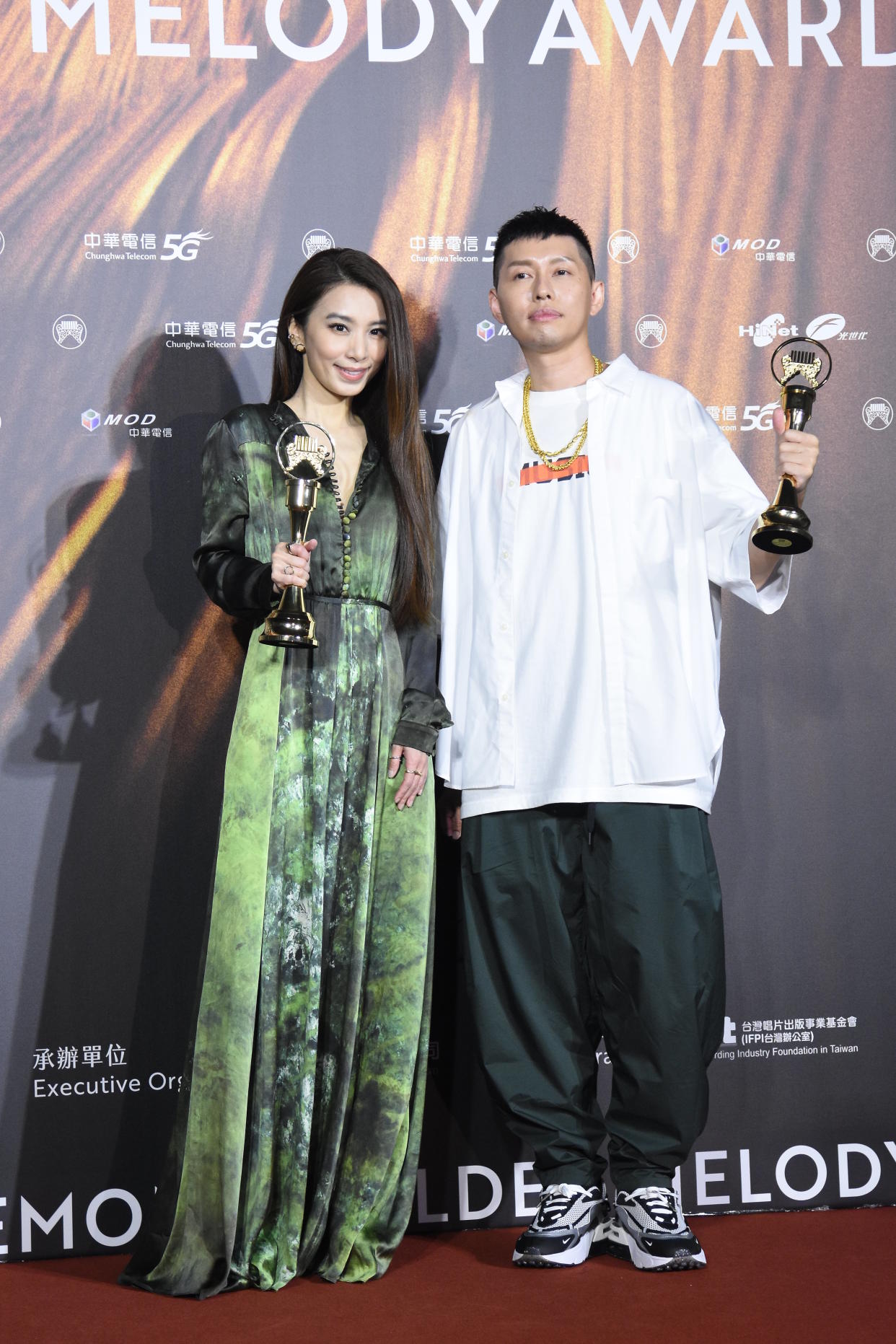 TAIPEI, CHINA - AUGUST 21: Singer Hebe Tien (L) and singer Soft Lipa pose with trophies backstage during the 32nd Golden Melody Awards on August 21, 2021 in Taipei, Taiwan of China. (Photo by Chen Lihong/VCG via Getty Images)