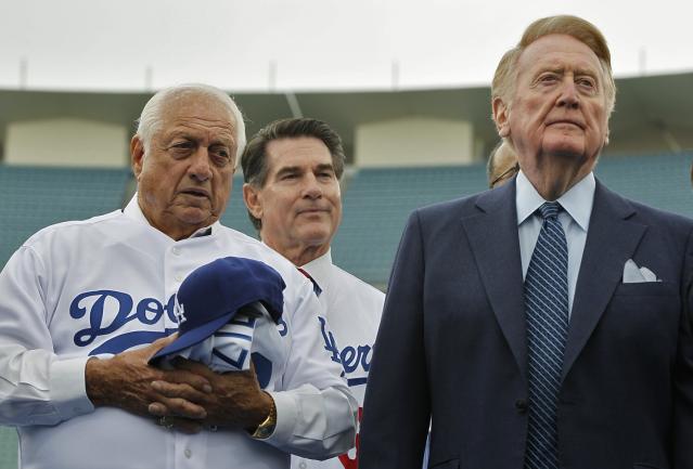 Incredible tribute to Vin Scully and Tommy Lasorda by muralist @gz.jr for  the Dodgers postseason 💙🤍 #winforvin #siemprela