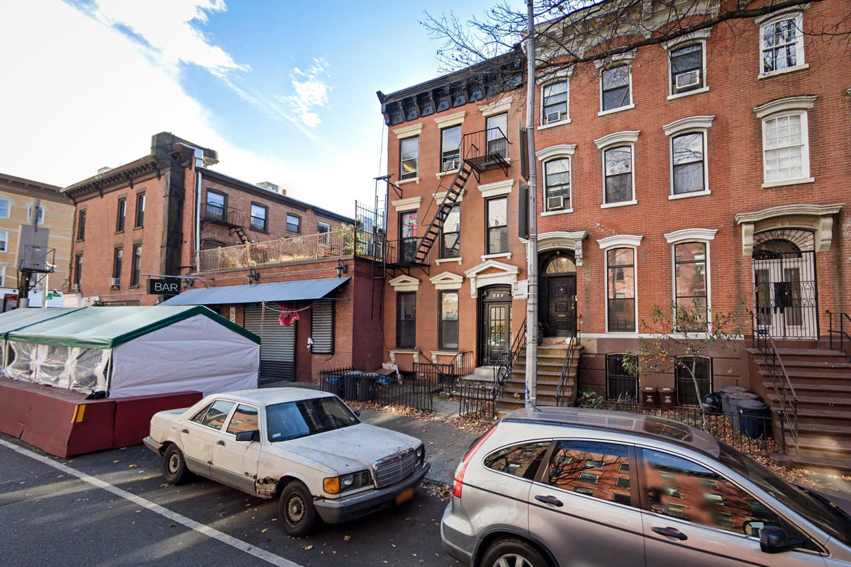 Police were called to a townhouse, center, in Park Slope, Brooklyn, to help an unconscious infant in November 2021. (Google maps)