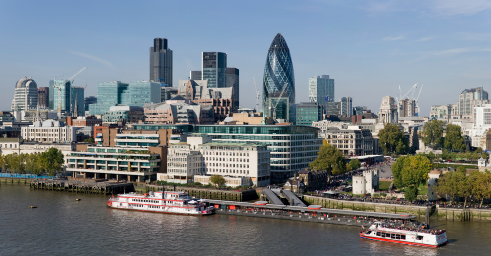 <p><span>Londres descendió al puesto número tres, pero obtuvo una calificación similar en las categorías ciudad turística, para hacer negocios y para vivir. (Foto: Wikipedia)</span> </p>