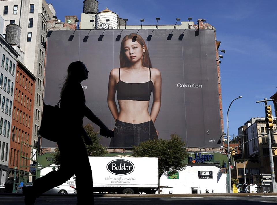 Jennie Kim, Calvin Klein billboard