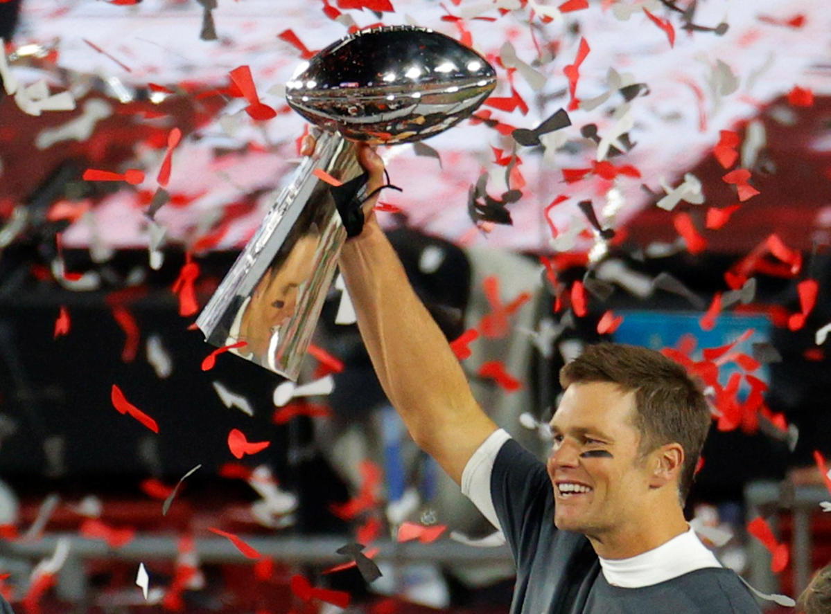 Tom Brady and Buccaneers Get 319 Diamond Super Bowl Rings