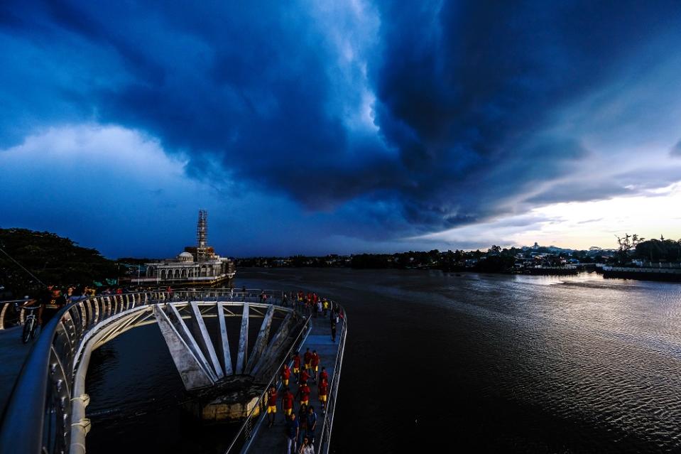 File photo of dark clouds seen over the Darul Hana Bridge in Kuching, Sarawak. — Bernama pic