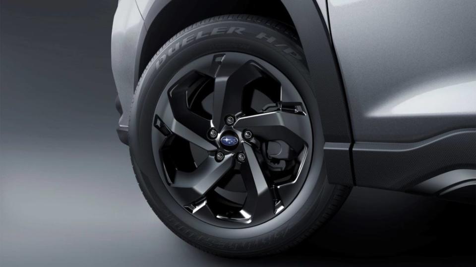 Forester Black Edition搭18吋黑化鋁圈，配胎規格維持225/55 R18。(圖片來源/ Subaru)
