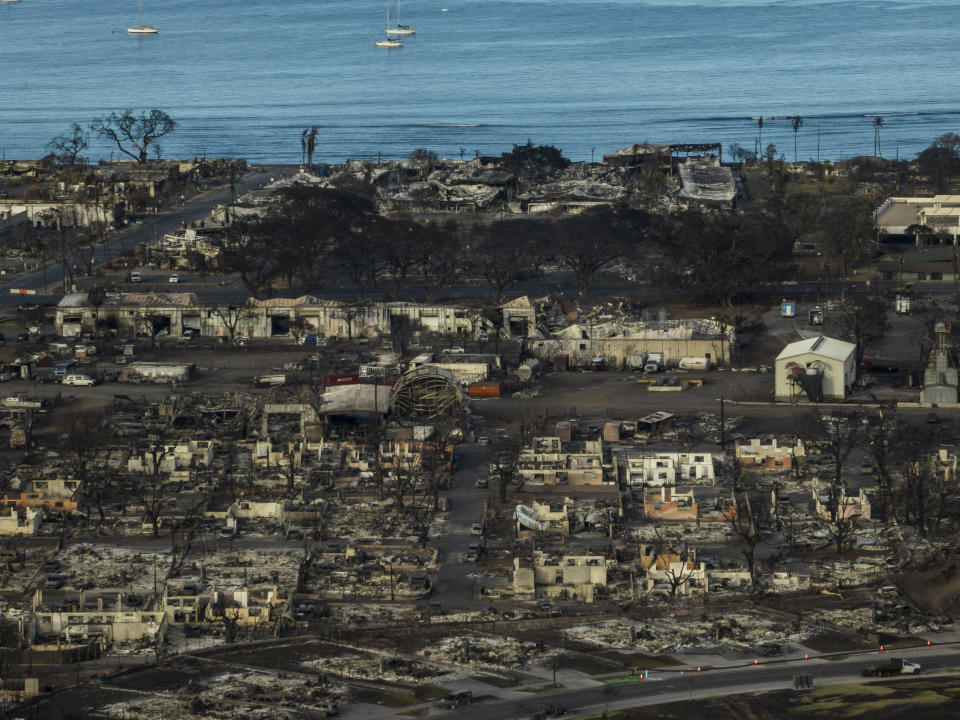 Una vista general muestra las consecuencias de un incendio en Lahaina, en la isla hawaiana de Maui, el 17 de agosto de 2023. (AP Foto/Jae C. Hong)